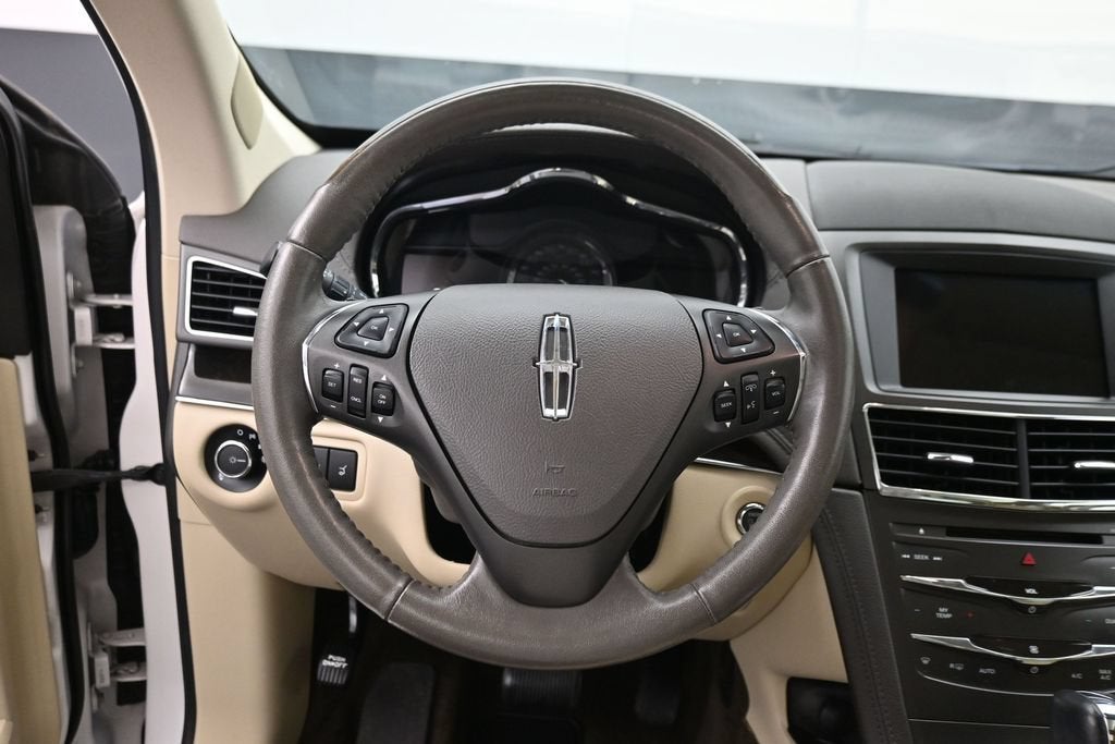 2017 Lincoln MKT Base