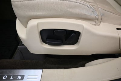 2017 Lincoln MKT Base