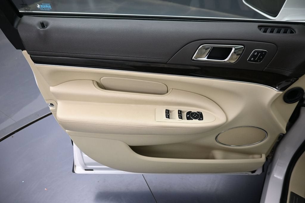 2017 Lincoln MKT Base