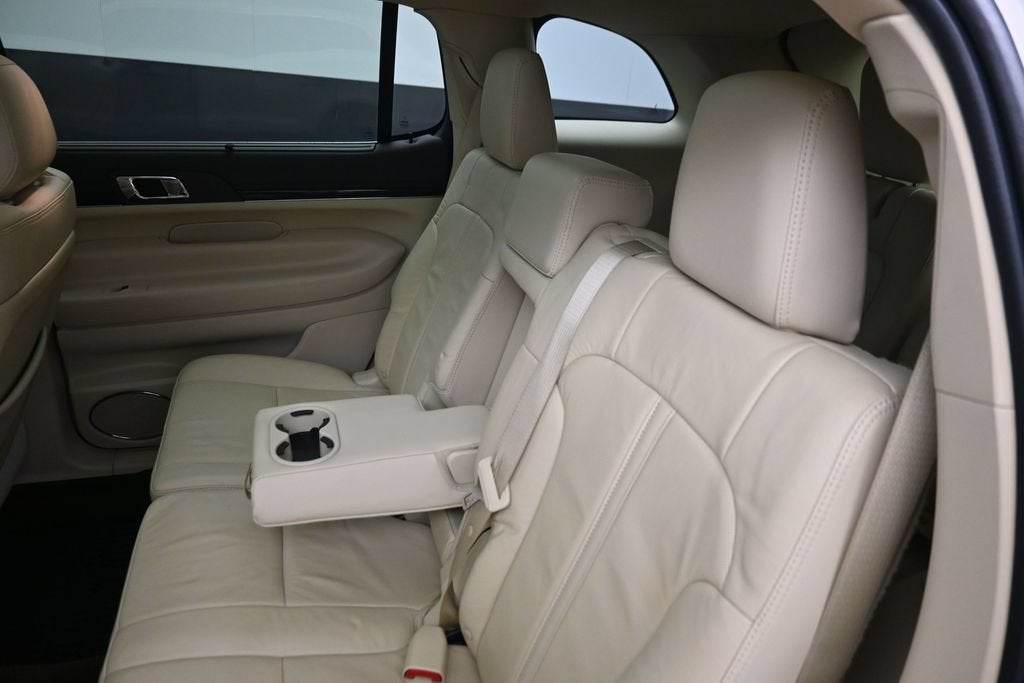 2017 Lincoln MKT Base
