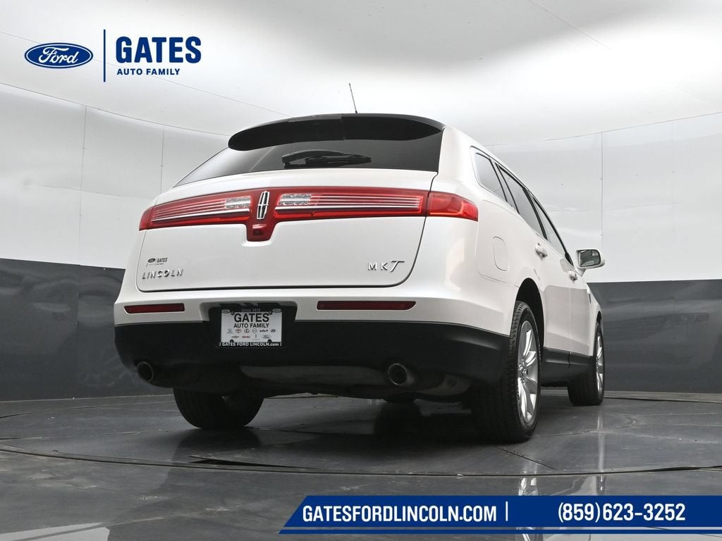 2017 Lincoln MKT Base