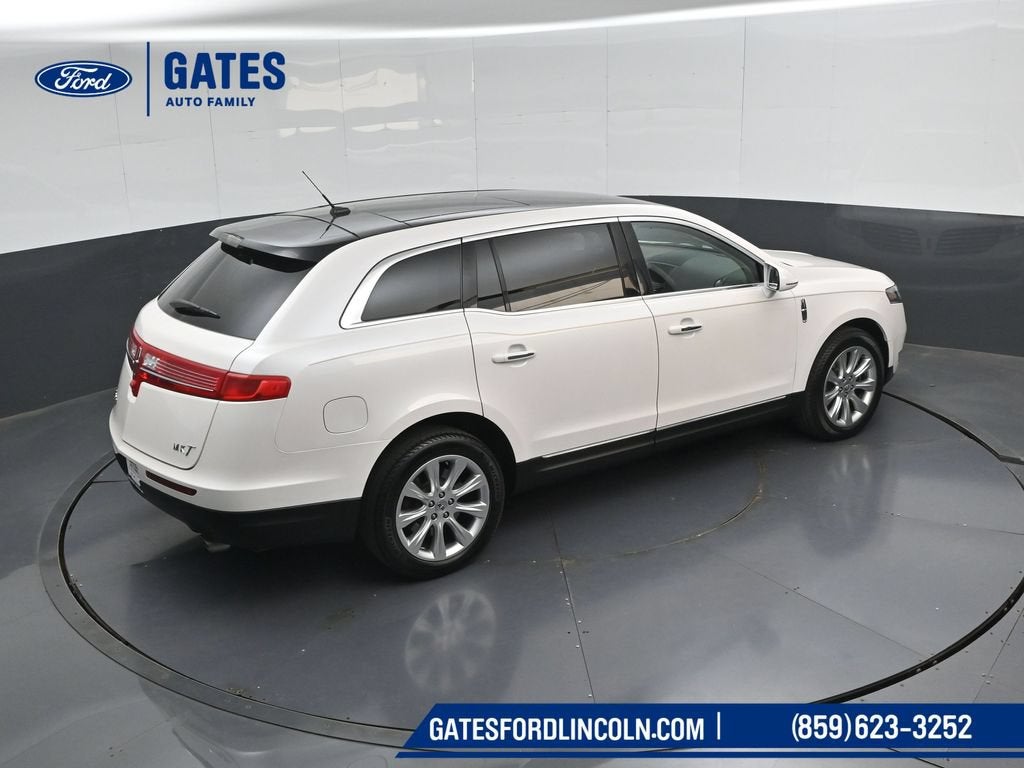 2017 Lincoln MKT Base