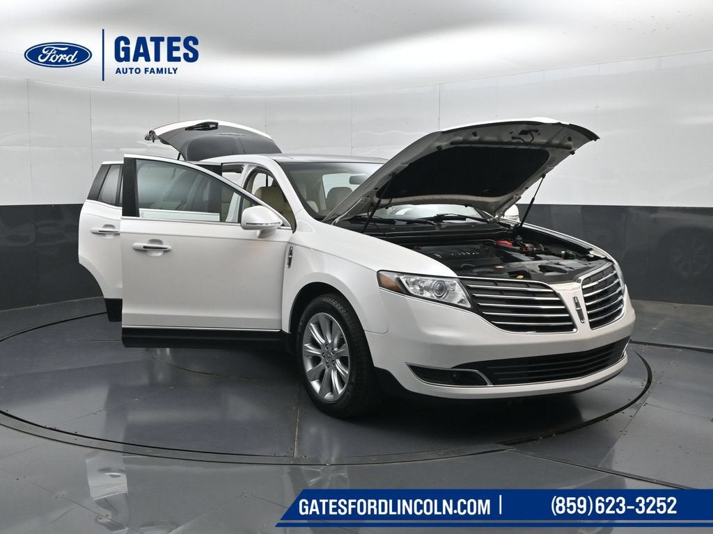 2017 Lincoln MKT Base