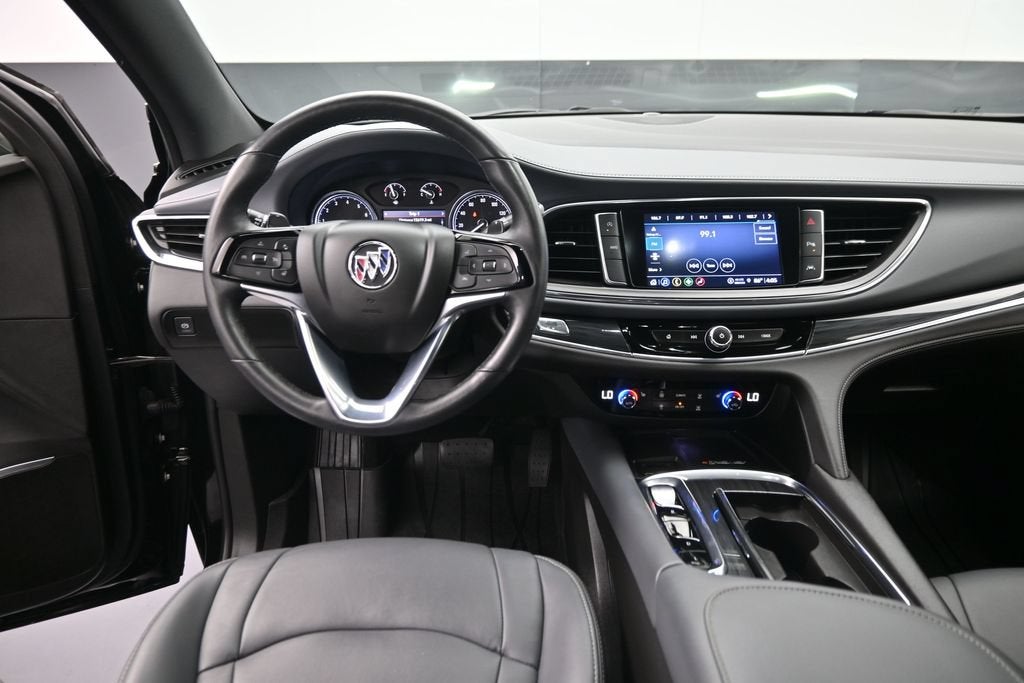 2022 Buick Enclave Essence