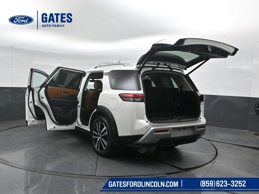 2023 Nissan Pathfinder Platinum