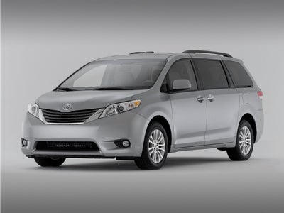 2014 Toyota Sienna SE 8 Passenger