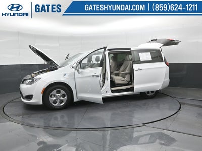 2017 Chrysler Pacifica Hybrid Touring Plus