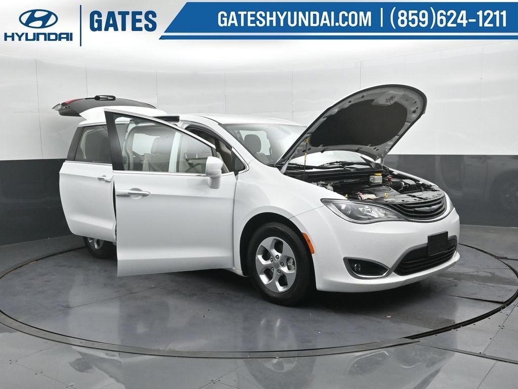 2017 Chrysler Pacifica Hybrid Touring Plus