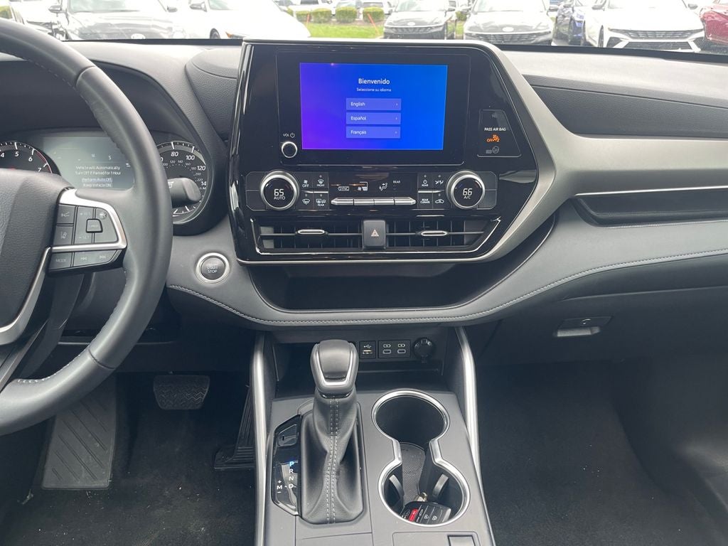 2025 Toyota Highlander LE