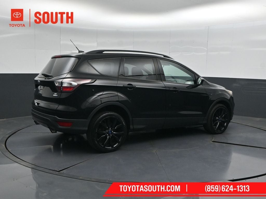 Used 2017 Ford Escape SE with VIN 1FMCU9G9XHUD99199 for sale in Richmond, KY