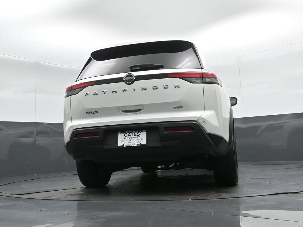 2025 Nissan Pathfinder SV