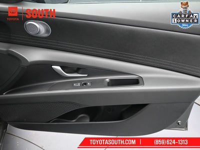 2025 Hyundai Elantra SE