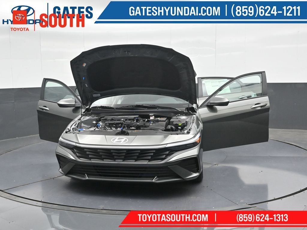 2025 Hyundai Elantra SE