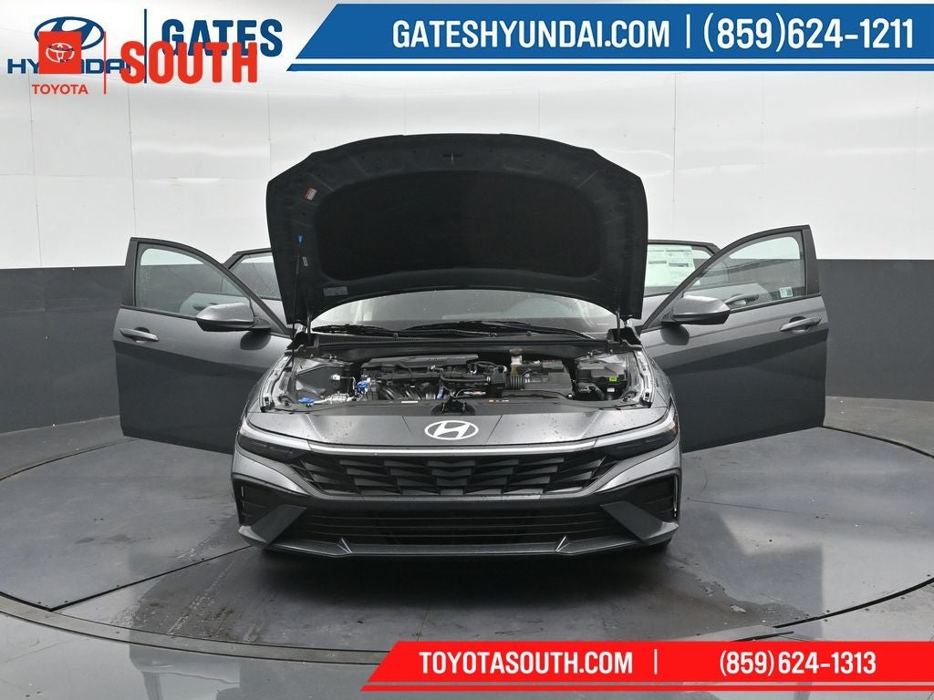 2025 Hyundai Elantra SE