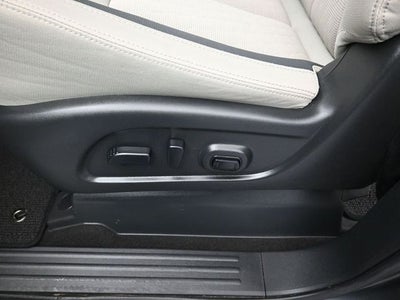 2024 Nissan Titan SV Convenience & Utility Package