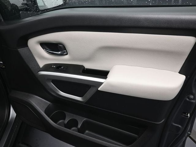 2024 Nissan Titan SV Convenience & Utility Package