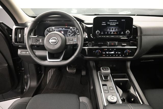 2023 Nissan Pathfinder SV