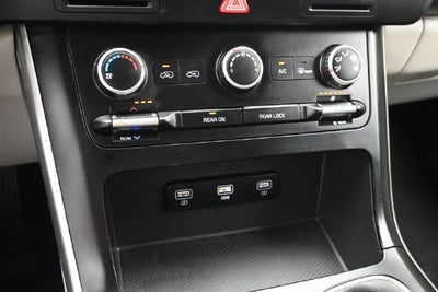2023 Kia Carnival LX Seat Package