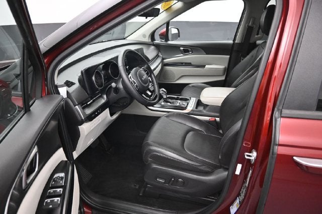 2023 Kia Carnival LX Seat Package