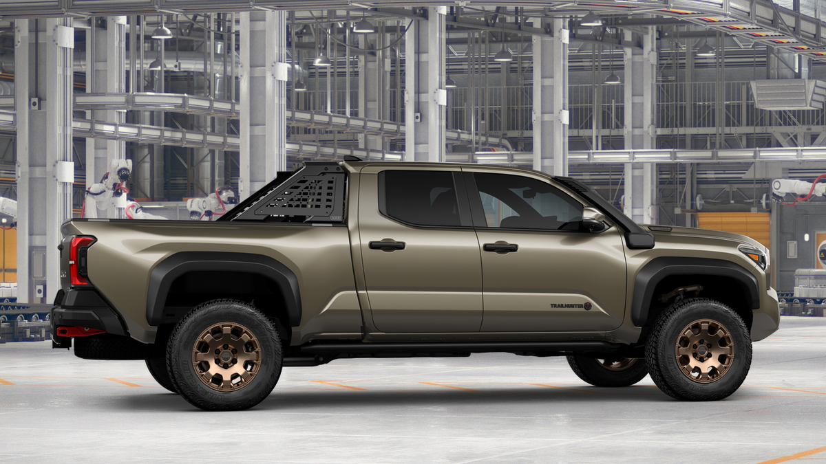 2026 Toyota Tacoma i-FORCE MAX Tacoma Trailhunter