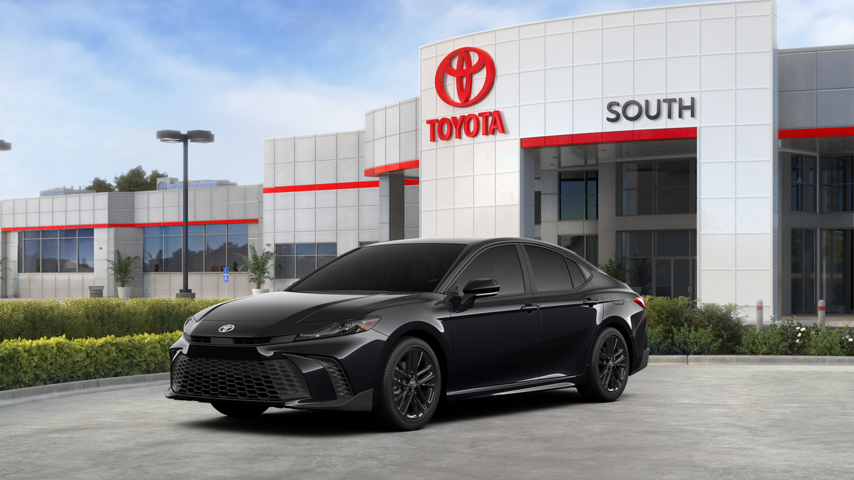 2026 Toyota Camry SE Hybrid's photo