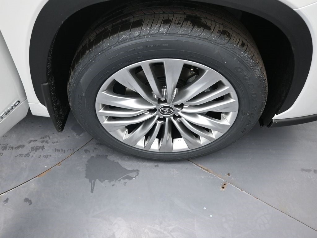 2026 Toyota Highlander Hybrid Platinum