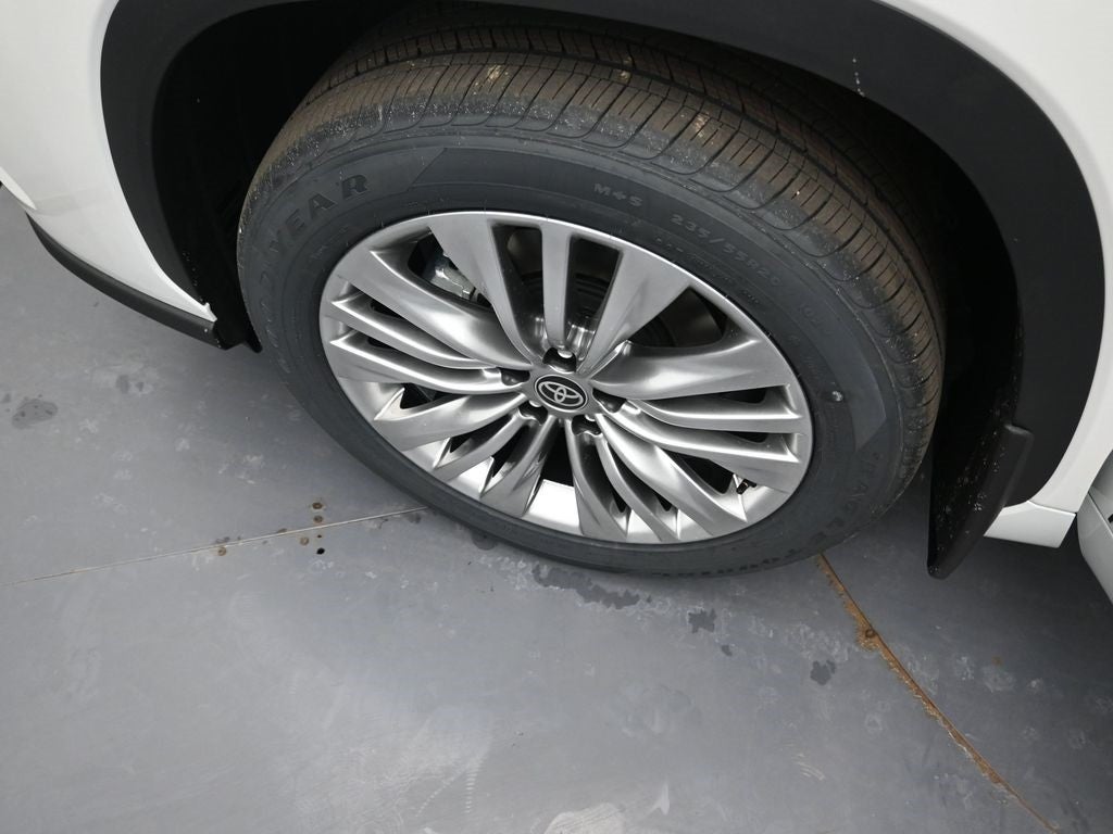 2026 Toyota Highlander Hybrid Platinum