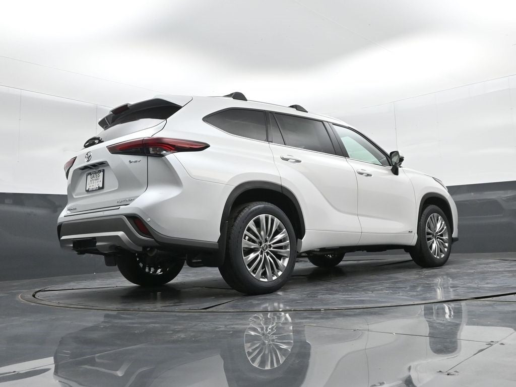 2026 Toyota Highlander Hybrid Platinum