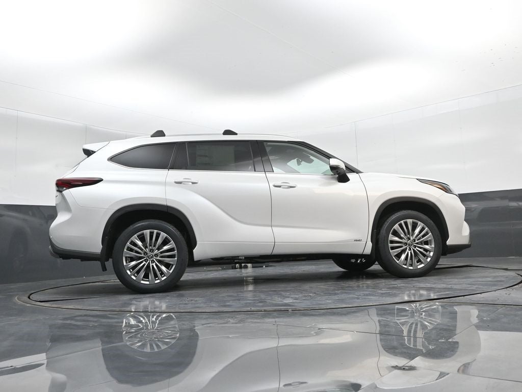 2026 Toyota Highlander Hybrid Platinum