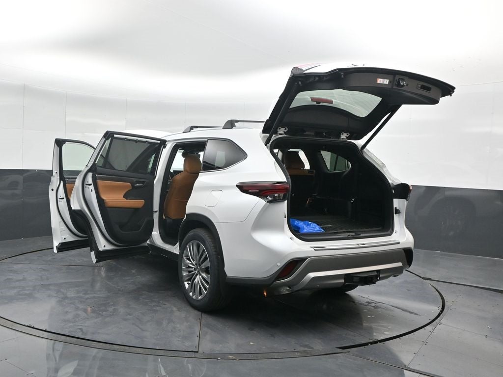 2026 Toyota Highlander Hybrid Platinum