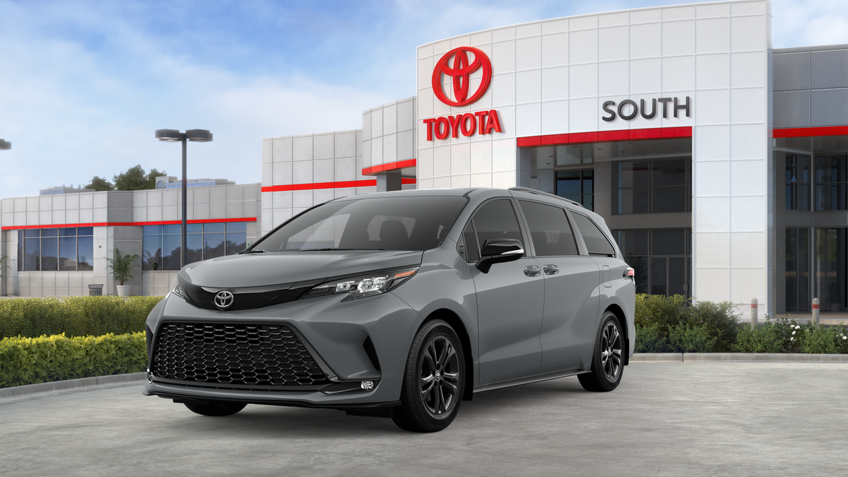 2026 Toyota Sienna XSE 7-Passenger Hybrid AWD's photo
